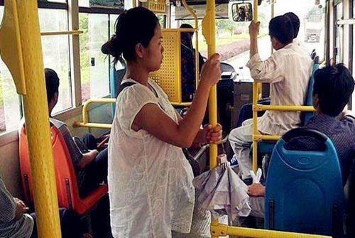 民间故事会坐公交车的妇女，民间故事会坐公交车的妇女叫什么