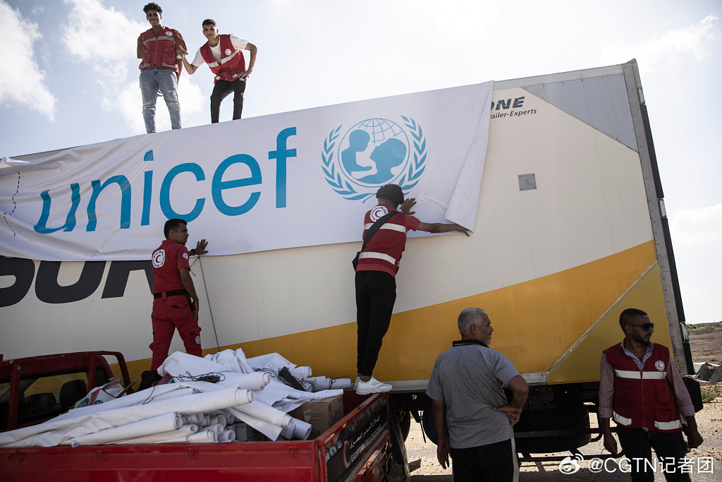 国际人道主义援助物资通过拉法口岸进入加沙