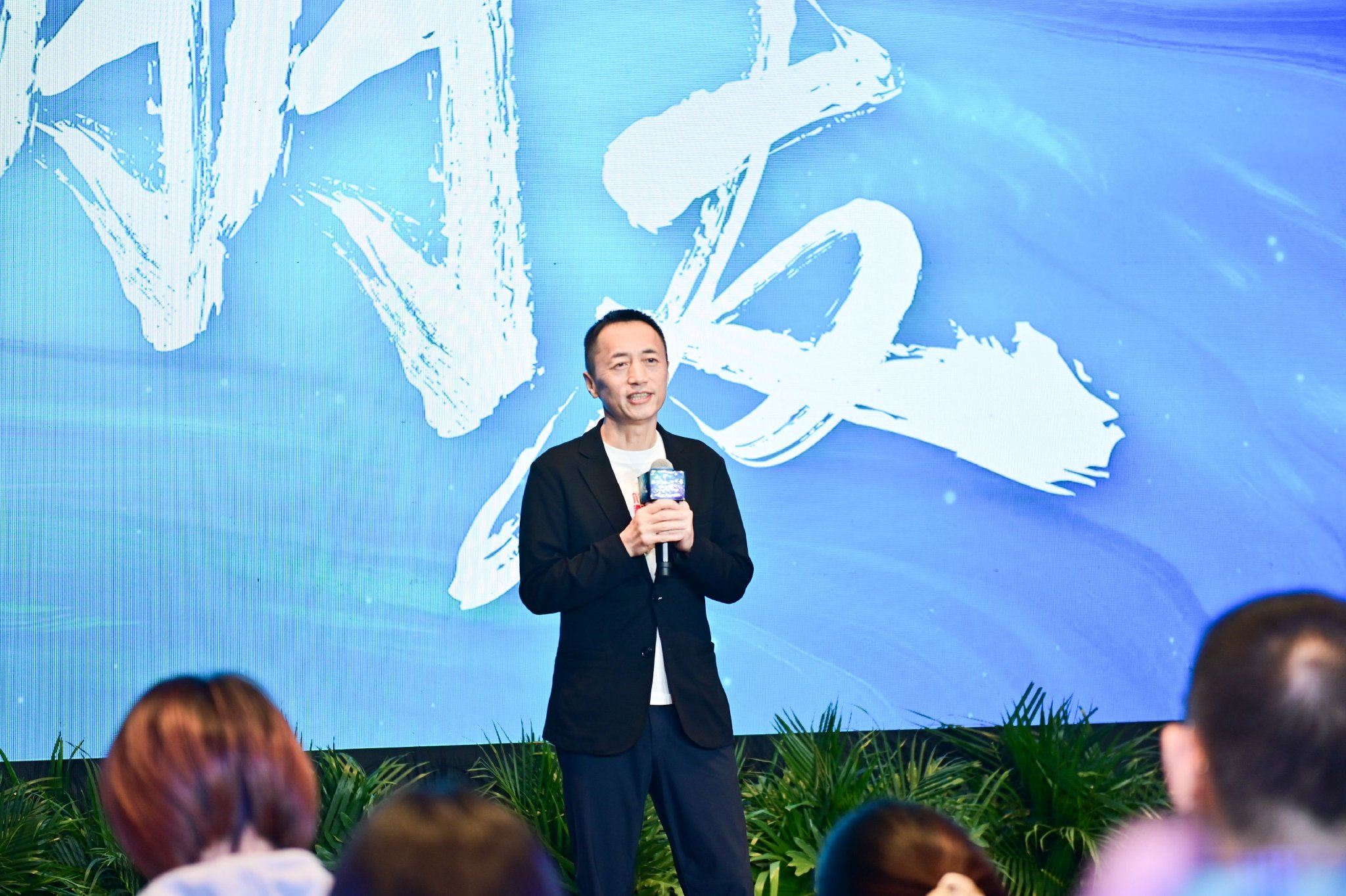 万科郁亮最新发声：我们的住房条件“被平均”了，不能指望政策一招解决所有问题