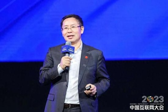 母校建校100周年，王文京宣布捐赠1个亿！曾为江西首富，15岁上大学