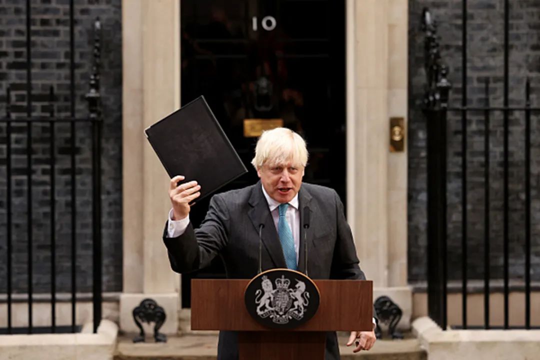 英国前首相约翰逊宣布新工作：新闻主持人！卸任首相以来已经赚了4000万...