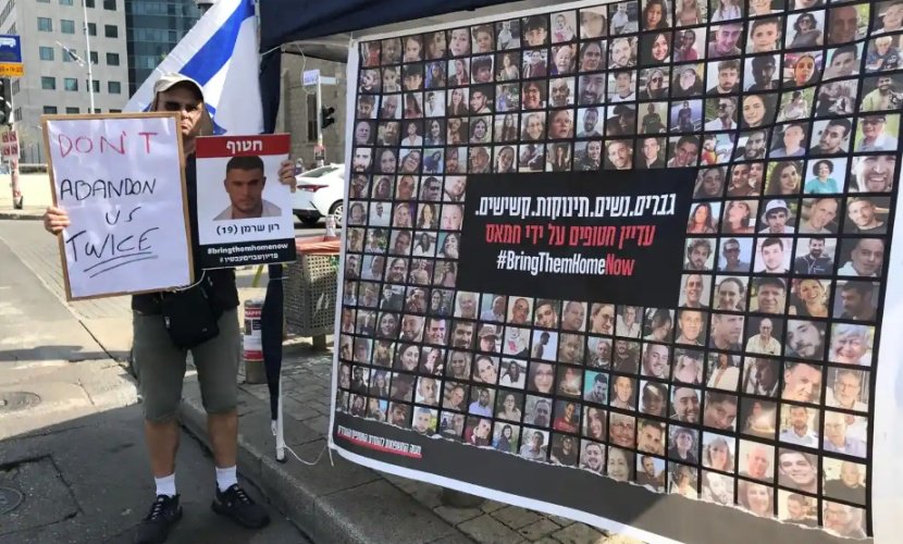 外媒：人质家属聚在以色列国防总部外，要求政府“带他们回家”