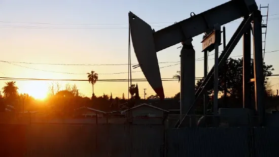 美国WTI原油期货周五收高4.1% 本周下跌1.7%
