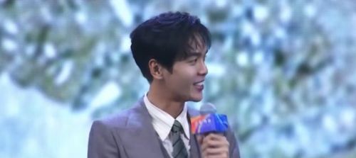 张若昀请庆余年2剧组人员喝水_庆余年中有张若昀出演的男主角叫什么名字