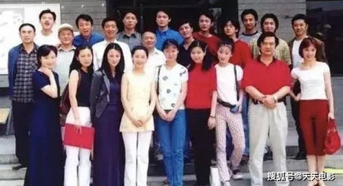 热播短剧影帝，夫人又去当群演了免费在线观看_影帝夫人又穷又凶!--第1张