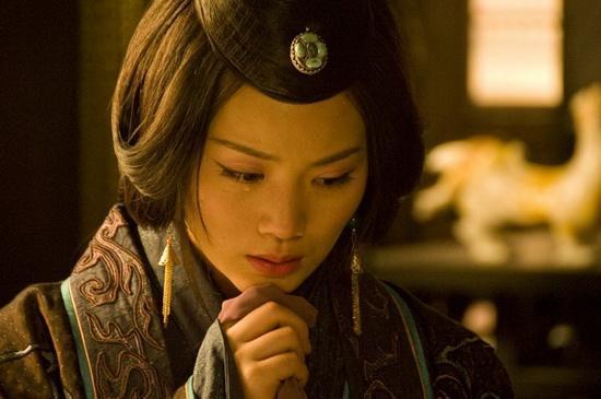 短剧夫人她总想守寡免费在线观看_书名夫人她总想祸乱天下--第1张