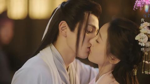 热播短剧她和她的她免费在线观看_她和他的恋爱剧本电视剧免费观看19集--第1张
