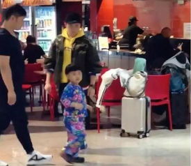 短剧奶团萌爆三个舅舅排队求抱抱短剧完整版 短剧奶团萌爆三个舅舅排队求抱抱 短剧完整版--第1张