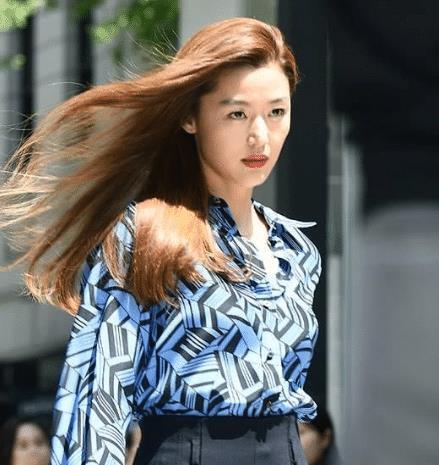 短剧离婚后三大豪门女神来提亲天命短剧完整版 短剧离婚后三大豪门女神来提亲 天命短剧完整版--第1张