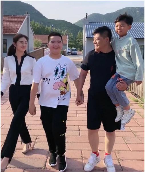 热播短剧烤串老爸竟是镇国战神全集完整版在线观看 烤串老爸竟是镇国战神全集完整版在线观看——热播短剧中的神秘真相--第1张