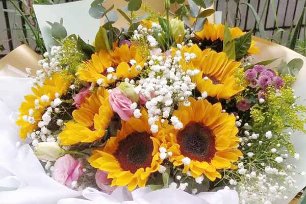 过生日送鲜花送什么花 过生日送鲜花送什么花--第1张