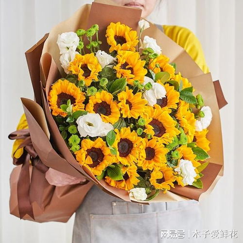  适合过生日送的鲜花，适合过生日送的鲜花有，生日花束、生日玫瑰等。--第1张