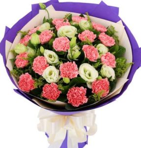  看病人带什么鲜花好，适合看病人的鲜花，百合花。百合花寓意着祝福与尊重，适合探望生病的亲友。--第1张
