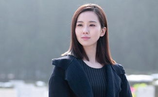  热播短剧高不可攀的她免费全集——揭秘女主角的神秘人生，高不可攀的她，女主角神秘人生的揭秘--第1张
