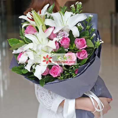  女生过生日送什么花合适，女生过生日送玫瑰花合适。--第1张