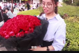  男人送人一朵玫瑰花是，男人送女人一朵玫瑰花的含义是表达爱意或求爱。--第1张