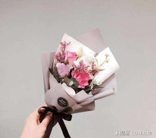  一份高情商情话与鲜花和贺卡交织的深情表达，一份鲜花、贺卡与情商情话交织的深情表达，让爱情更加浪漫与温馨--第1张