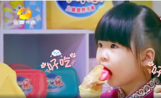  短剧四年后她带萌宝惊艳全球全集观看，四年后她带萌宝惊艳全球全集观看，重逢与惊喜的四年后--第1张