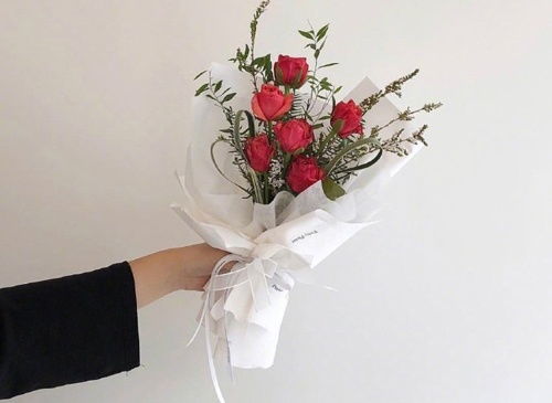  送女生的花束图片，浪漫与情感的传递，传递浪漫与情感的花束图片，送给女生的美丽花束--第1张