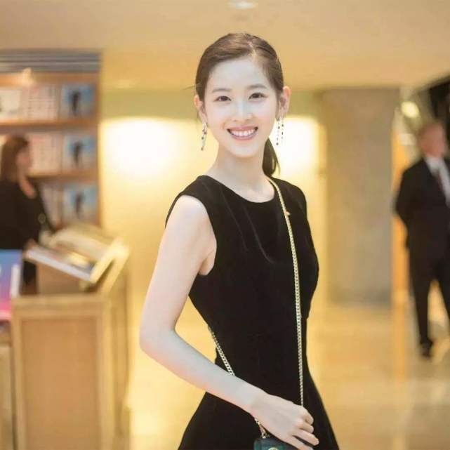  闪婚短剧，千亿老公狂宠我全集观看--第1张