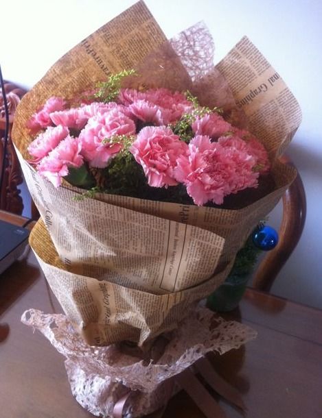  教师节适合送什么花，教师节适合送的鲜花有，康乃馨、百合、剑兰、向日葵、玫瑰、郁金香等。--第1张