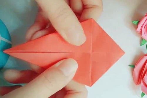 正方形纸折玫瑰花，正方形纸折玫瑰花的简单教程--第1张