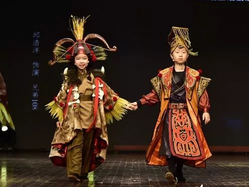 镇国神尊长篇短剧  镇国神尊，长篇短剧--第1张