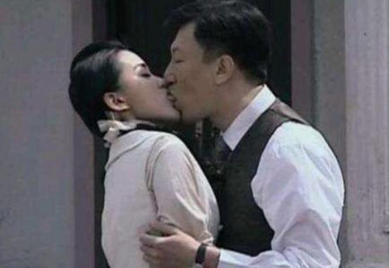 萧总夫人又在拍吻戏短剧  萧总夫人又在拍吻戏短剧--第1张