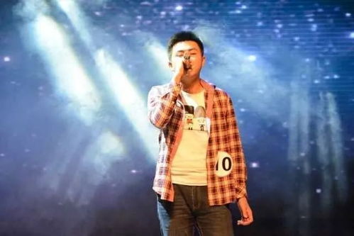 隐退十年开口唱歌轰动全国歌神回归重返巅峰短剧在线观看全集  歌神回归重返巅峰，隐退十年开口唱歌轰动全国，歌神回归，十年隐退后的巅峰重返--第1张