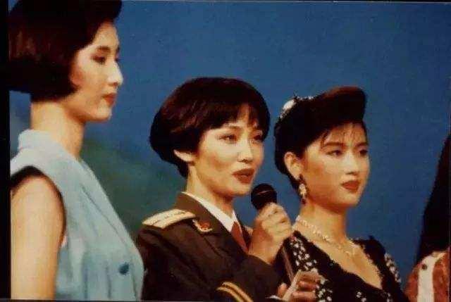 我成了段总的腹黑女保镖短剧在线观看  我成了段总的腹黑女保镖短剧在线观看，霸道总裁的保镖，我成了段总的腹黑女--第1张