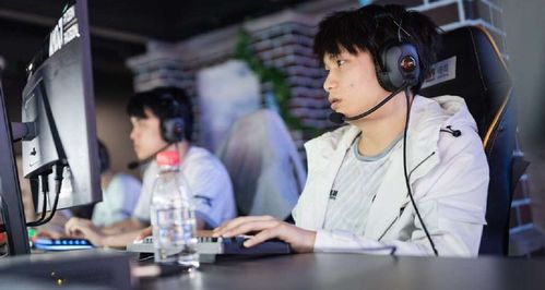在他深情中陨落短剧在线免费观看全集  在他深情中陨落——短剧在线免费观看全集，深情陨落，他与短剧的浪漫邂逅--第1张