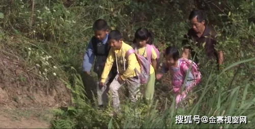 阳光照进小山村杨景景短剧在线免费观看全集  阳光照进小山村——杨景景短剧在线免费观看全集，阳光照进小山村，杨景景短剧在线免费观看全集--第1张
