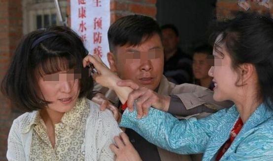 离婚后嫁给前夫他上司爹地快来我的妈咪就是她短剧全集在线观看  ，离婚后嫁给前夫他上司爹地快来我的妈咪就是她，离婚后嫁给前夫他上司，爹地快来我的妈咪就是她在线短剧观看--第1张