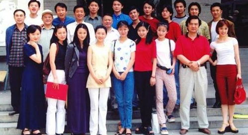 影帝夫人又去当群演了短剧资讯  影帝夫人又去当群演了！短剧资讯，影帝夫人又去当群演了！短剧资讯，影帝夫妇的神秘身份曝光--第1张