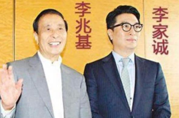离婚后夫人成了千亿大佬短剧免费资讯  离婚后夫人成了千亿大佬短剧免费资讯--第1张