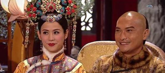 当皇后成了豪门太太免费在线观看全集，揭秘豪门生活！--第1张