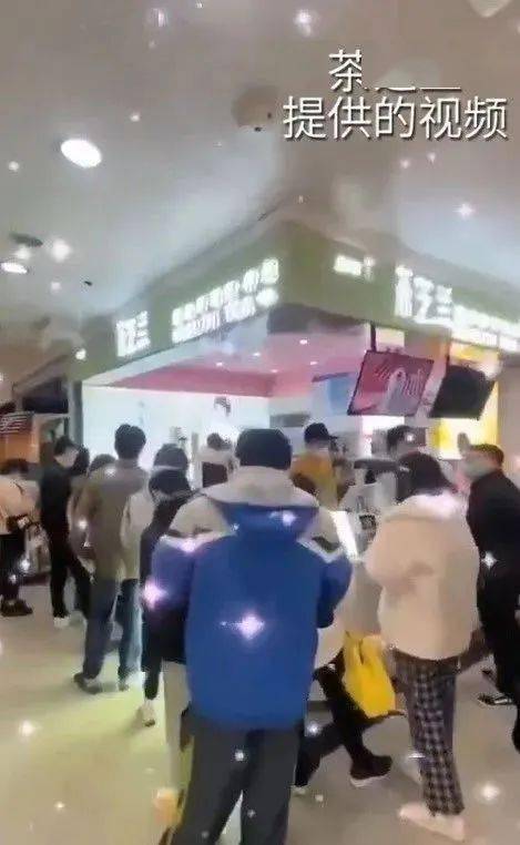 三个舅舅排队求抱抱的奶团萌爆全集剧情--第1张