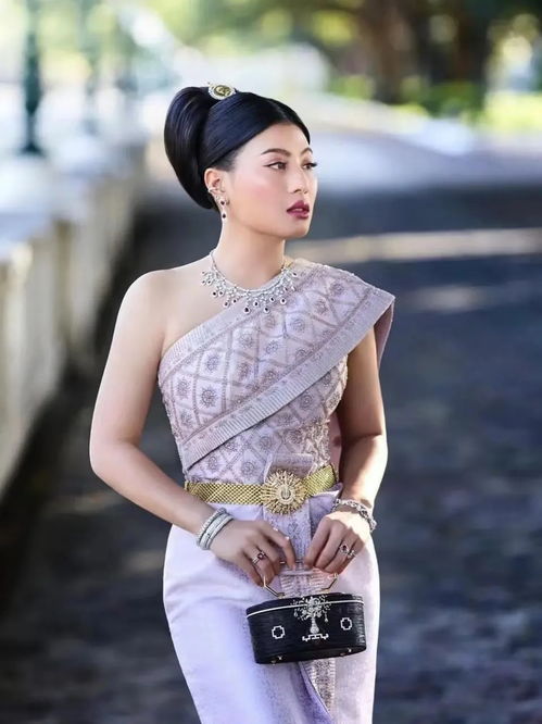 捡了一个美女 捡个美女带我逆天改命短剧全集剧情介绍--第1张