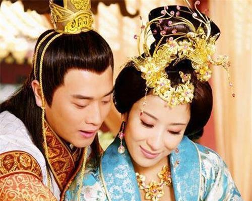 穿越贵妃的升职记，从冷宫到皇后的逆袭之路--第1张