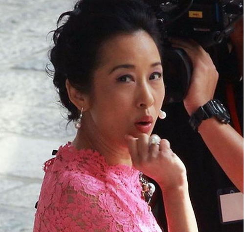 离婚后她转身嫁给了千亿总裁短剧情简介--第1张