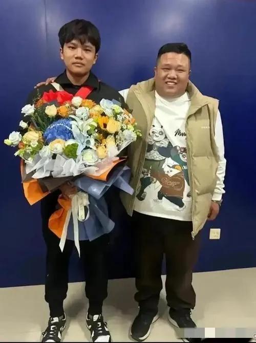 富豪寻子我爸是亿万富翁热播短剧剧情 我爸是亿万富翁--第1张
