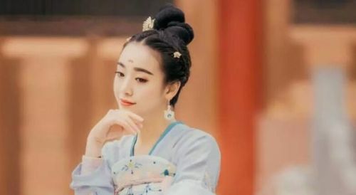 替身女配[穿书]全集在线观看，蔚琳热播短剧，替身女配拿稳白月光剧本--第1张