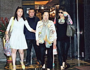 首富妈妈我才是你的亲女儿全集在线观看，首富妈妈与叛逆女儿的纠葛，子控妈妈的爱与冲突。--第1张