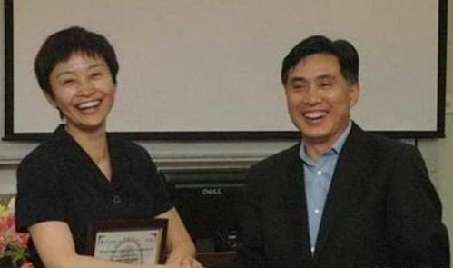 资助贫困生逆袭成总裁的励志故事--第1张
