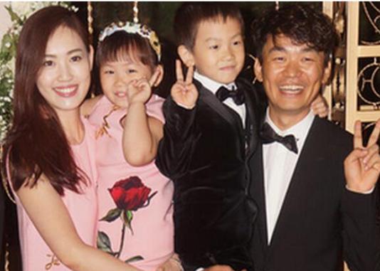 离婚后她爆红，离婚后她捅破天短剧在线观看平台--第1张