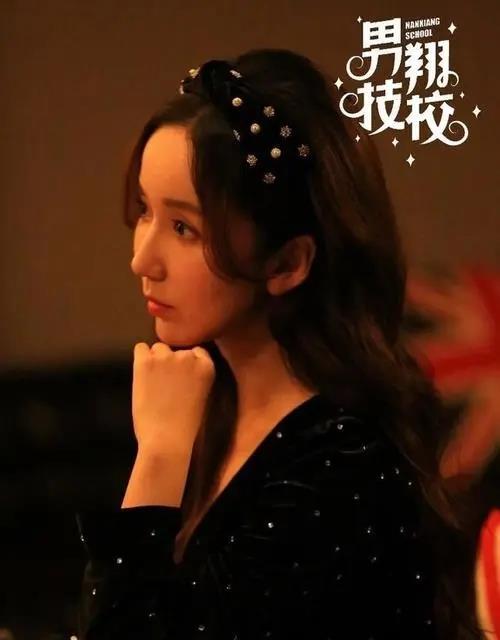 女明星复活上位计短剧在线免费观看全集资讯，女明星突然复活的电影，揭秘上位计中的重生之路--第1张