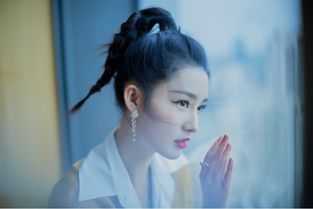 穿越成女明星和霸总谈恋爱短剧在线免费观看全集资讯，粉丝穿越成女明星的小说版--第1张