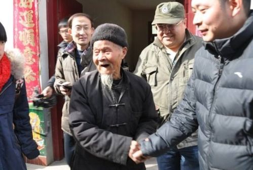 龙隐于田老农父亲是大佬短剧剧情资讯 龙隐于世最新 --第1张