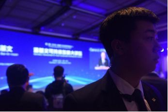 顶流明星的贴身保镖短剧大结局，守护到底--第1张