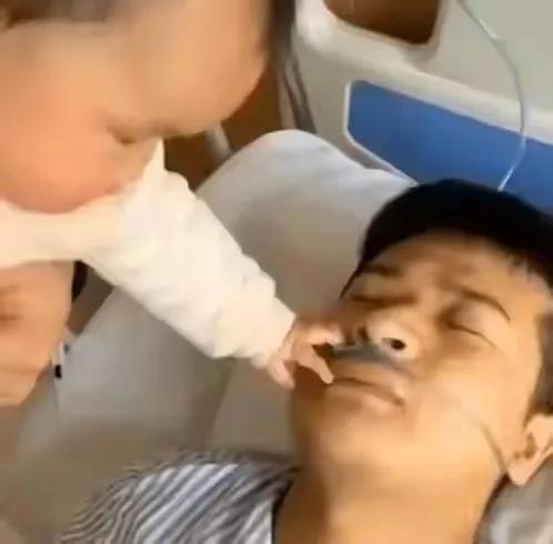 女儿拔氧气管短剧大结局，父亲成功康复并找回生活乐趣--第1张
